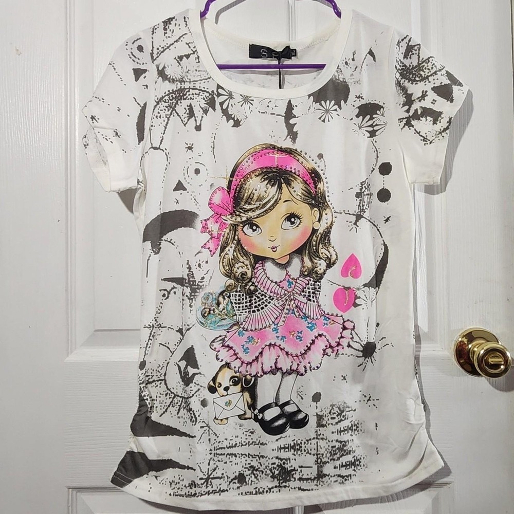 Vintage White Kawaii Girl Graphic Tshirt